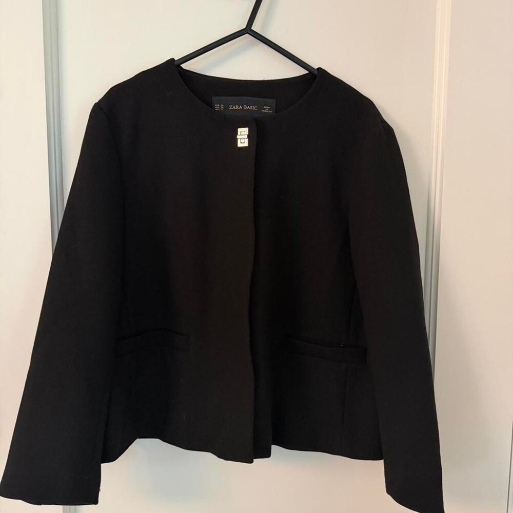 Zara black crop length blazer with pockets in XL #workwear #professional